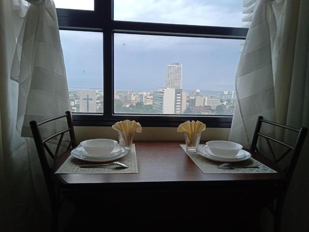 Horizon 101 A2 Shortwalk Robinson Mall Mango Square Bar Apartment Cebu ภายนอก รูปภาพ